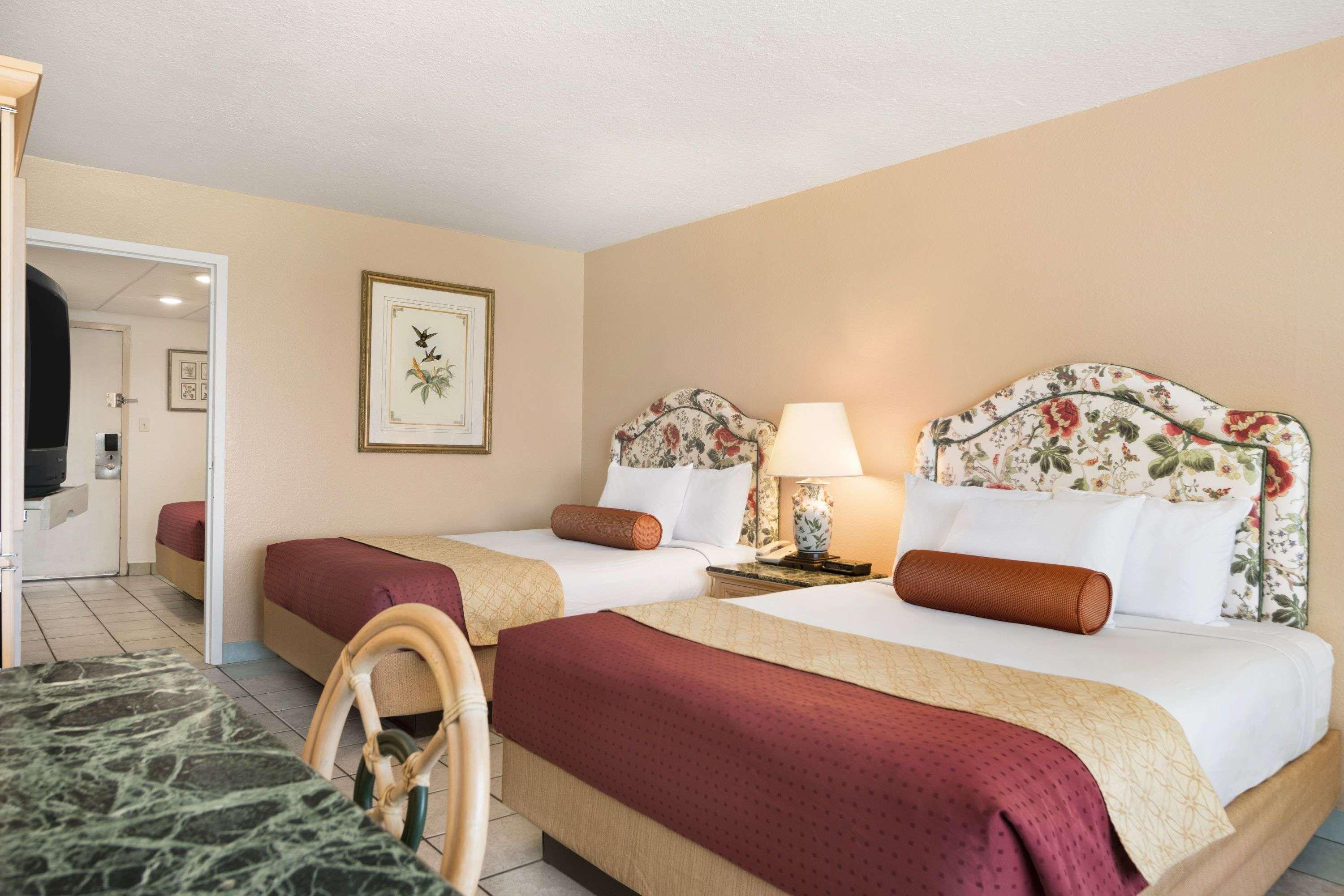 Days Inn By Wyndham Panama City Beach/Ocean Front Εξωτερικό φωτογραφία