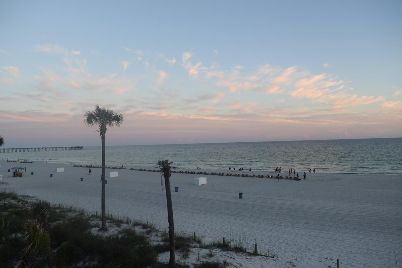 Days Inn By Wyndham Panama City Beach/Ocean Front Εξωτερικό φωτογραφία